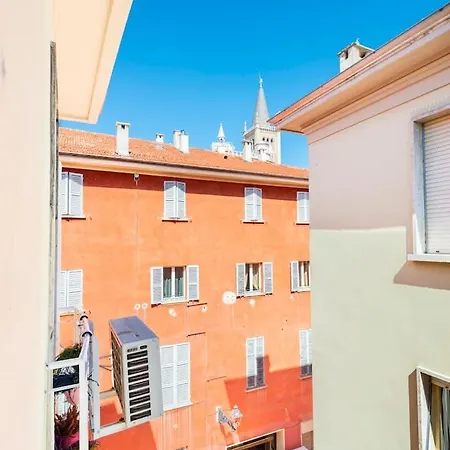 Domus: Modern Loft In The Center Of