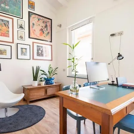 Casa vacanze Domus: Modern Loft In The Center Of