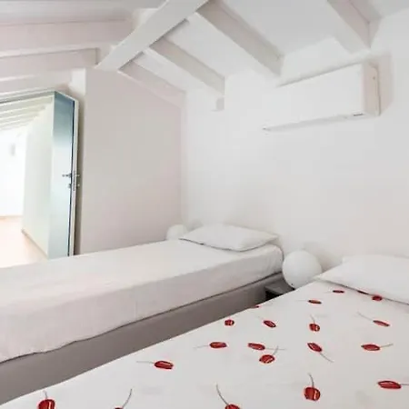 Dom wakacyjny Domus: Modern Loft In The Center Of Parma