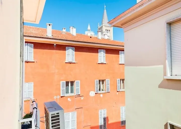 Domus: Modern Loft In The Center Of