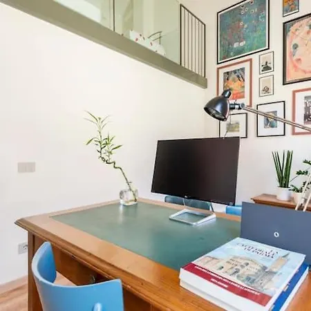 Domus: Modern Loft In The Center Of Nyaraló Parma