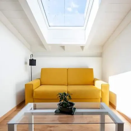 Domus: Modern Loft In The Center Of