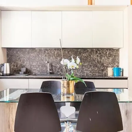 Domus: Modern Loft In The Center Of Parme